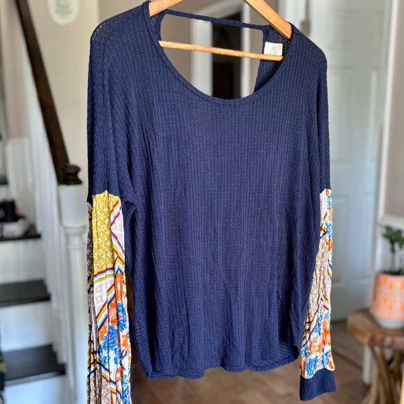 7th Ray Navy Waffle Top w/ Contrasting Pattern Sleeve and Open Twist Back Sz M-L - Picture 11 of 11